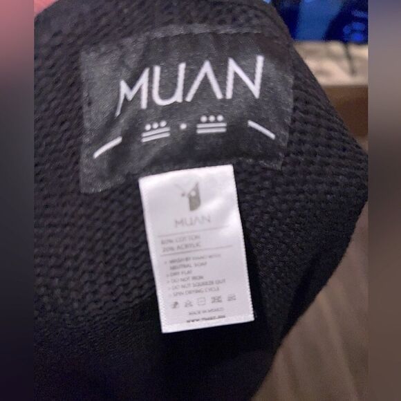 Beautiful pancho style thick sweater w arm holes by MUAN - Picture 7 of 7